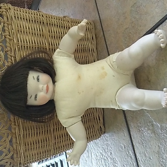 Rusty Oriental Porcelain Doll - Picture 8 of 8